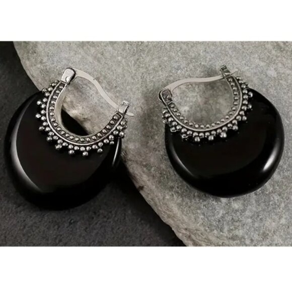 Crescent Hoop Earrings Synthetic Black Onyx Stone & Silver Electro-Plated - Picture 2 of 3